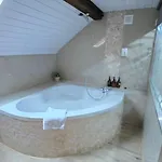 Attic Loft With Rooftop Terrace! 아파트
