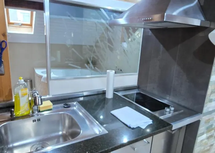 Attic Loft With Rooftop Terrace! 아파트