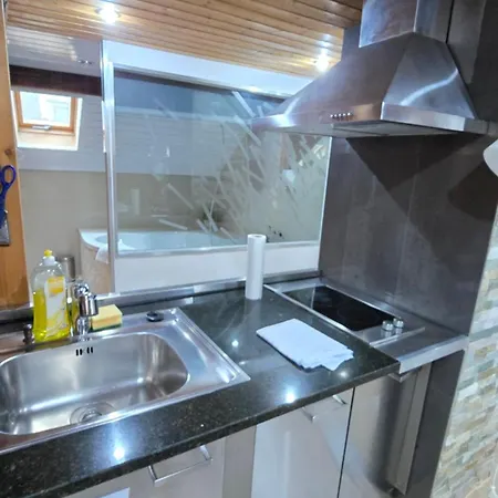 Attic Loft With Rooftop Terrace! דירה