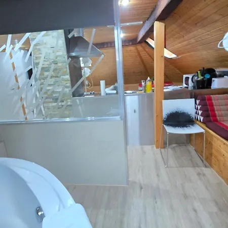 Attic Loft With Rooftop Terrace! شقة *